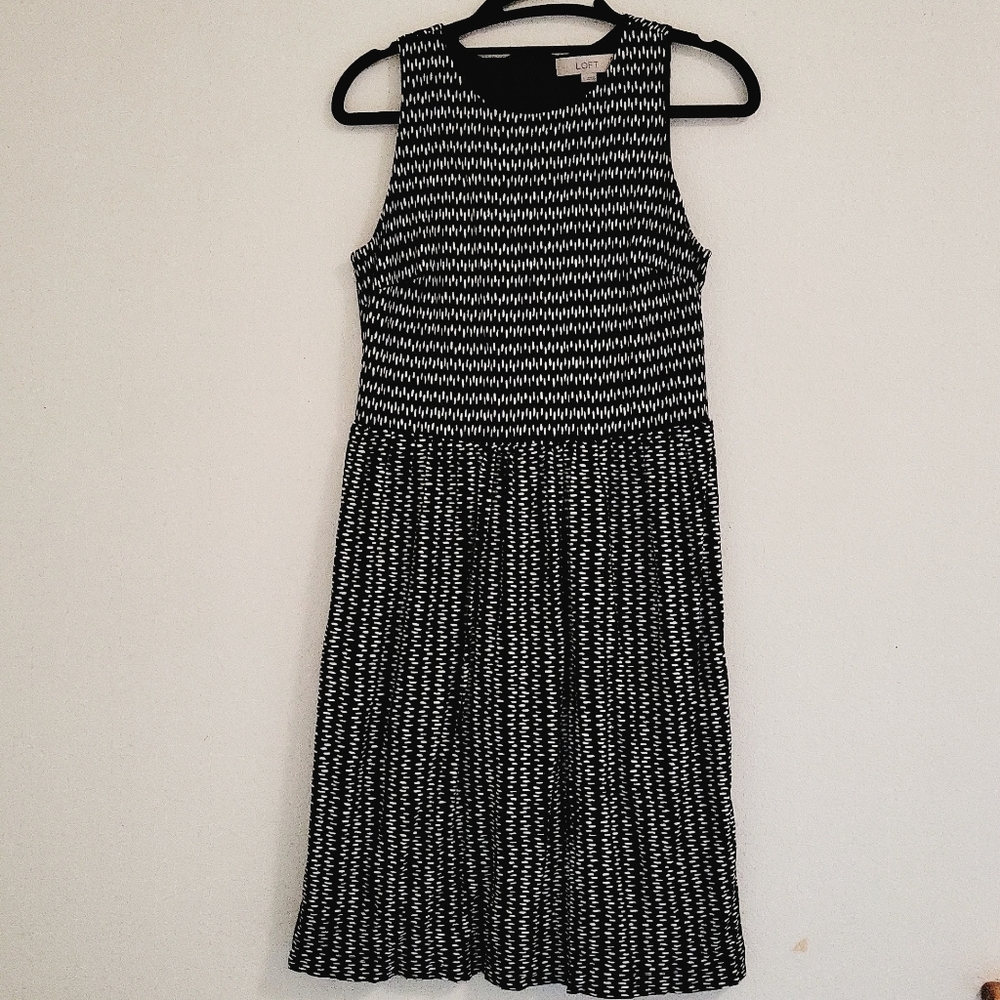 Loft Midi Black and White Sleeveless dress in Small